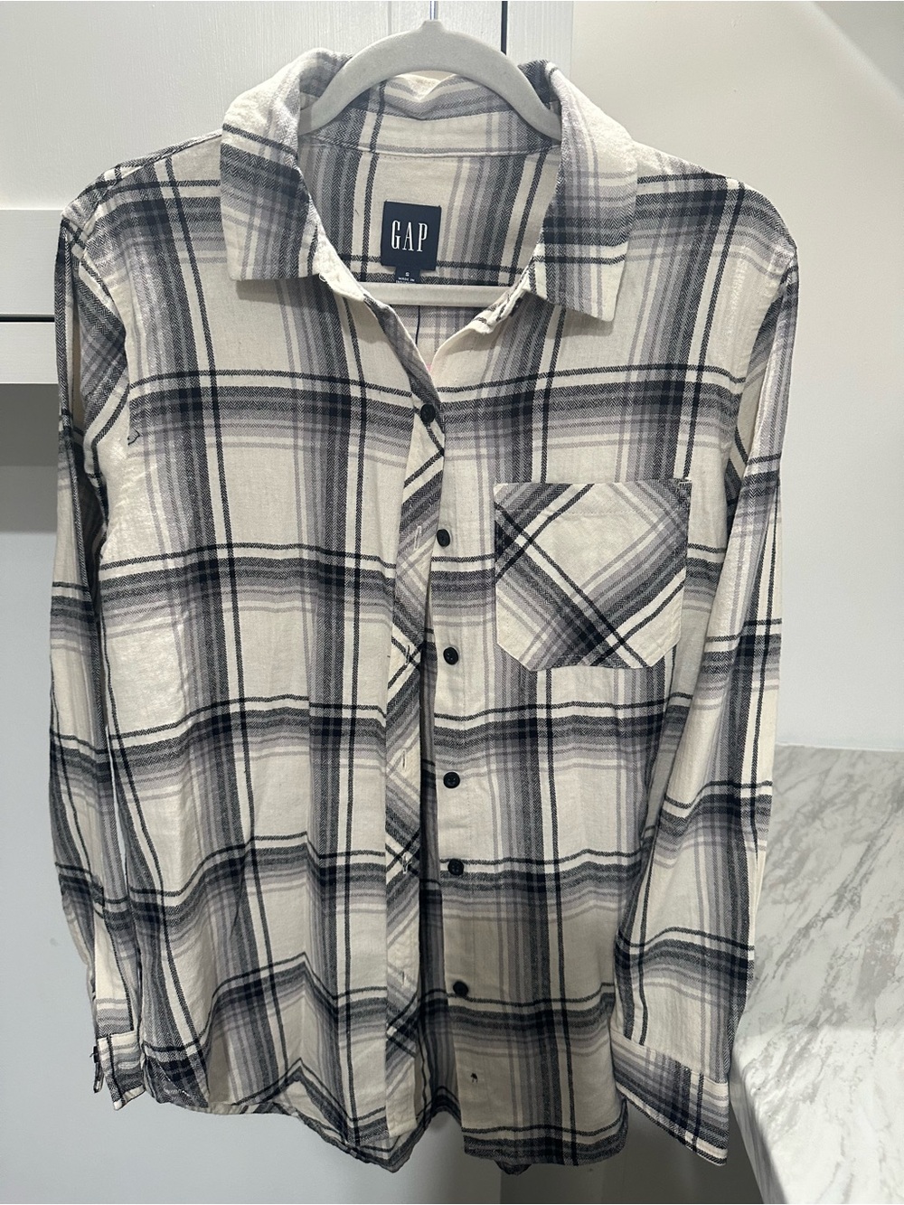 GAP Women’s Black & White Plaid Button-Up Shirt